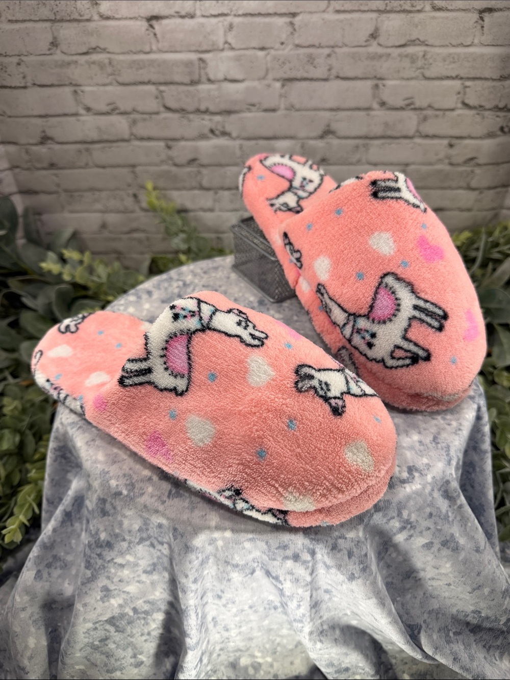 🩷PINK Plush “Llama” Print Round Closed Toe Half-Slipper Slides WMS 7.5/8 🩷GUC